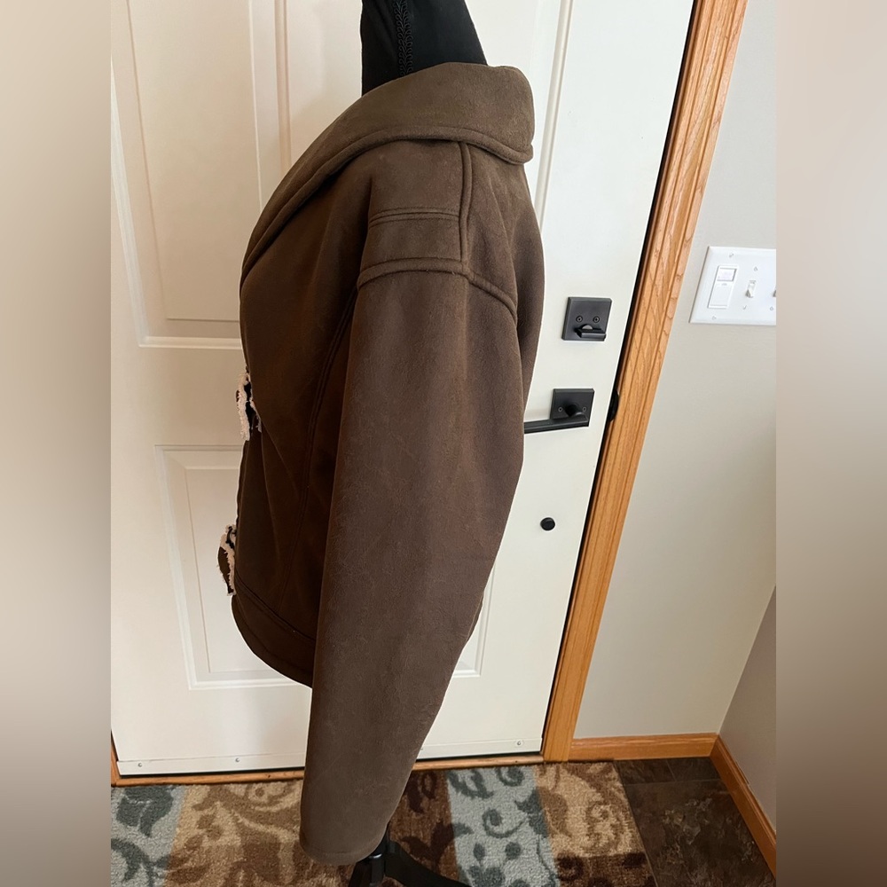 Women’s Straight Down brown faux suede & Sherpa bomber rustic jacket. Size large - Picture 4 of 16